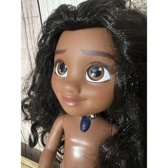 Disney Moana  PRINCESS MOANA Doll Talking Singing Light Up Necklace WORKS! - Picture 3 of 8